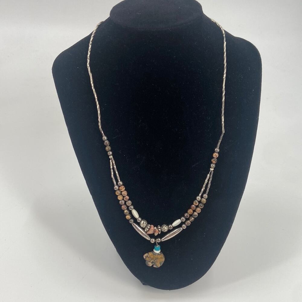Vintage bear fetish agate silver beaded necklace